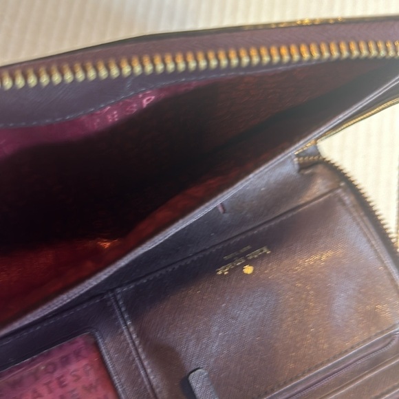 Kate Spade burgundy medium size wallet w multiple pockets zippers inside & out - Picture 7 of 13